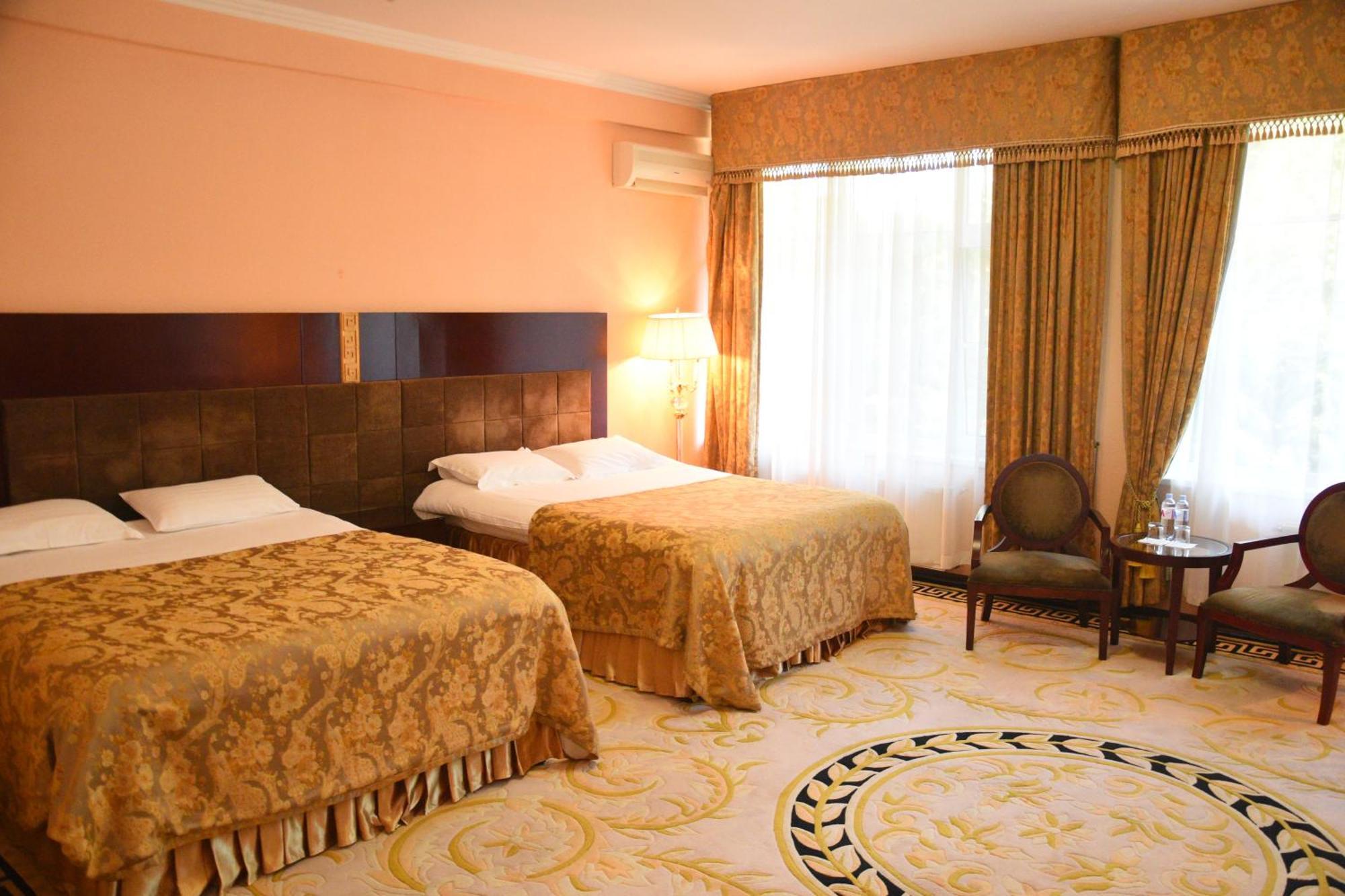 Hotel Royal Florence Chisinau Exterior photo