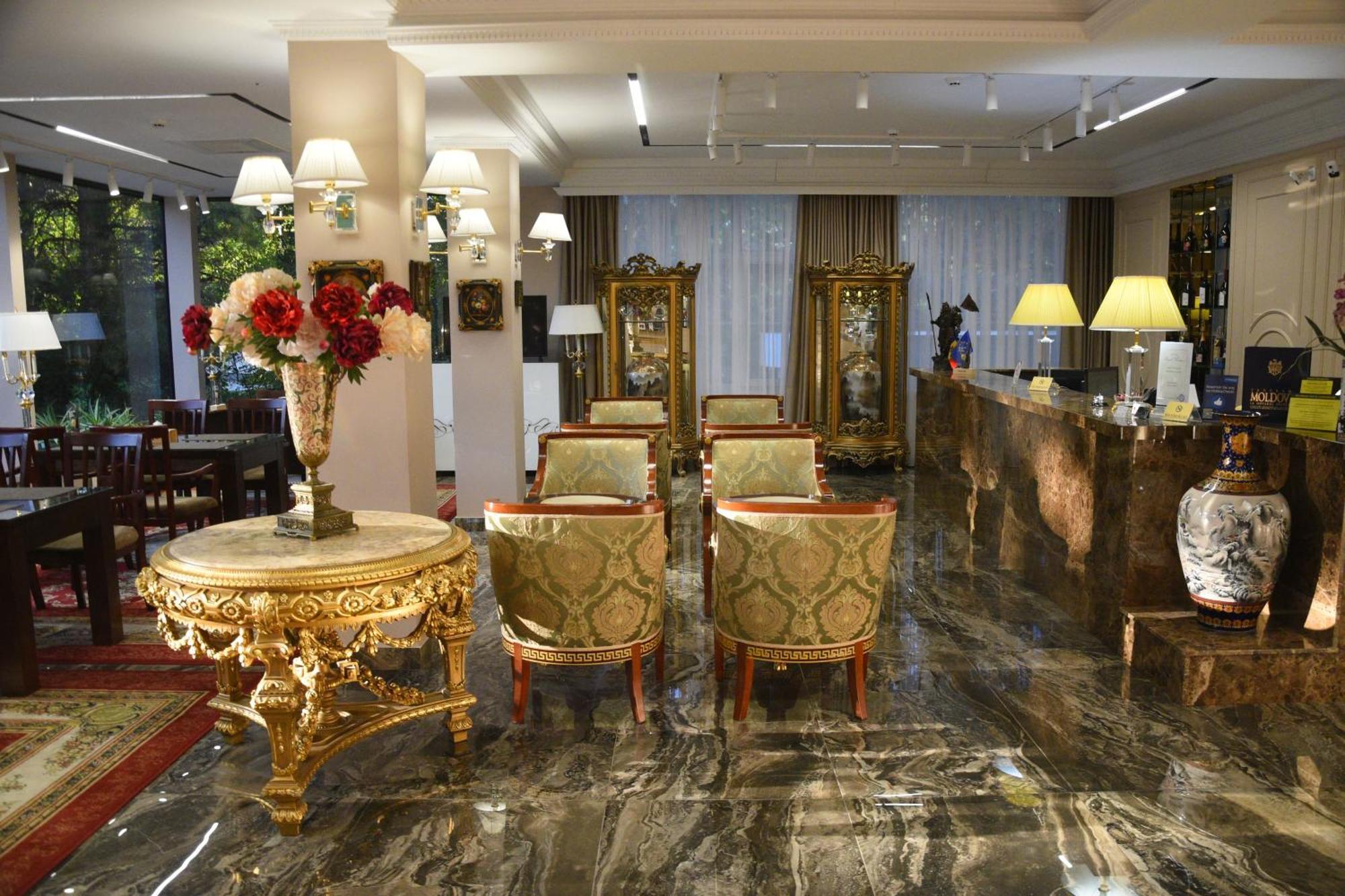 Hotel Royal Florence Chisinau Exterior photo
